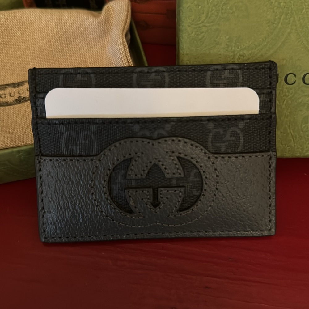 Brand NEW Gucci card holder 🎁
